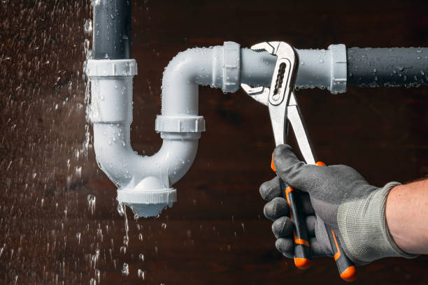 Professional Emergency Plumber technician working in Fredericksburg, VA
